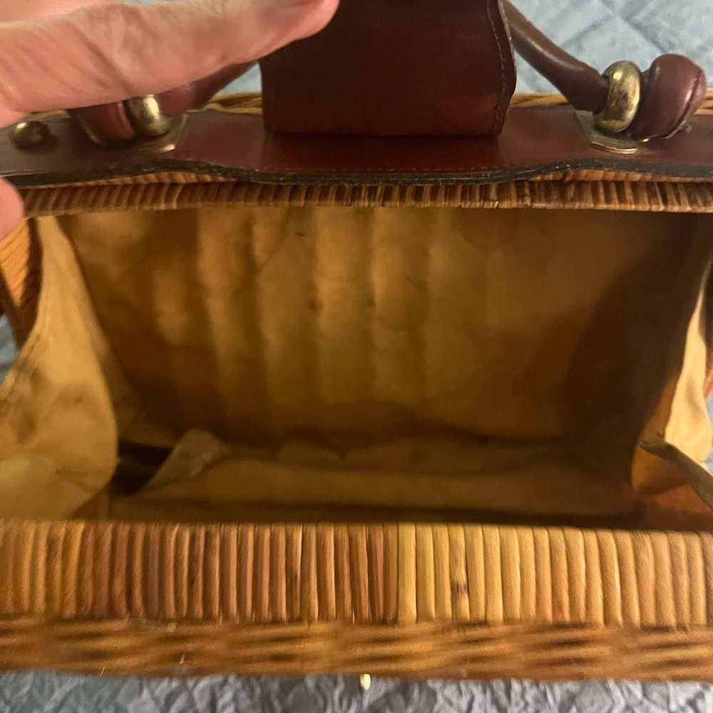 Etienne Aigner Vintage Iconic Wicker Handbag in Aigner signature burgundy - Picture 8 of 9